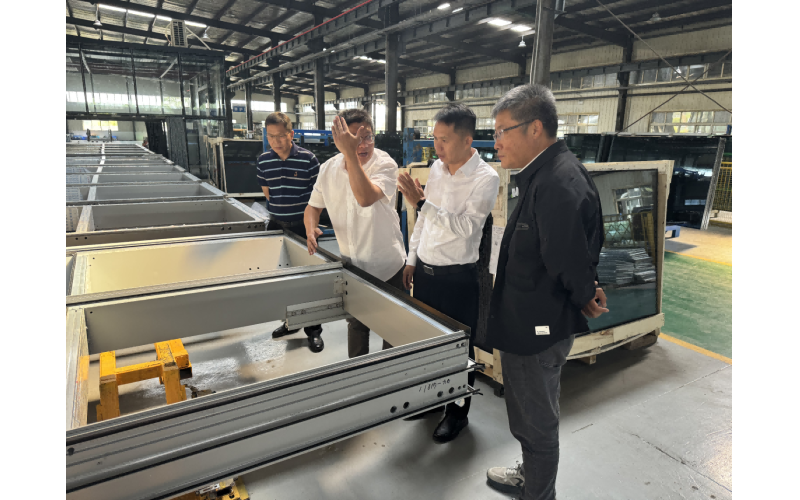 海南控股应急治理部组长王冠基带队赴三鑫科技北京公司天津加工厂调研督导清静事情